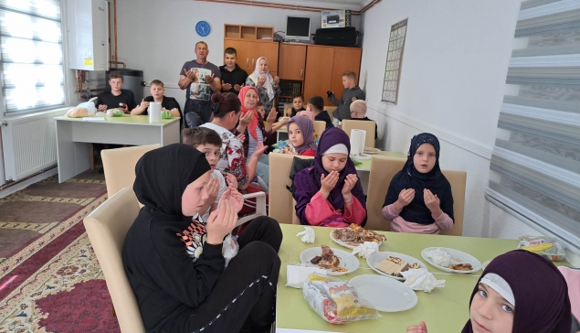 Jusići:Akika- kurbani za blizance: Islamović Aden i Din